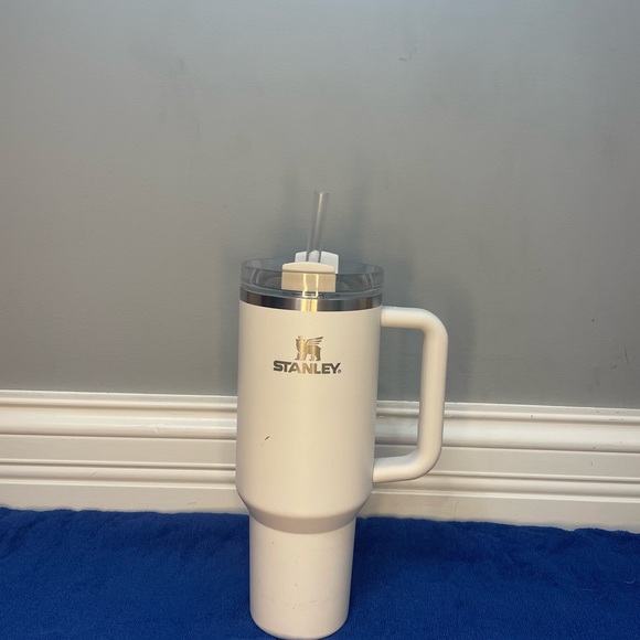 WHITE USED ONCE 40 OZ WHITE STANLEY - Picture 11 of 12